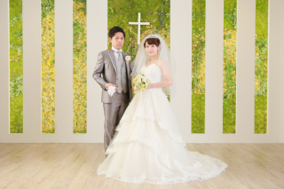 緑鮮やかなチャペル撮影