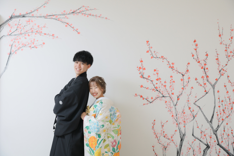 年中咲いてる梅の前で