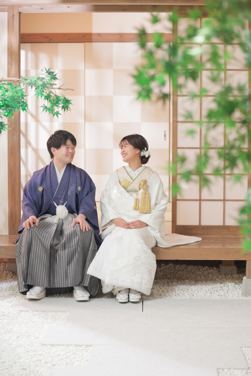 縁側に座りながら