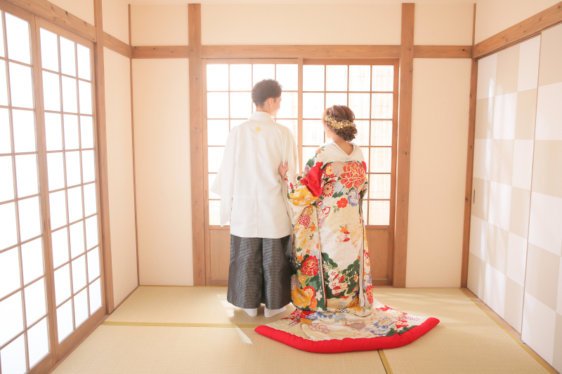 光が差し込む室内