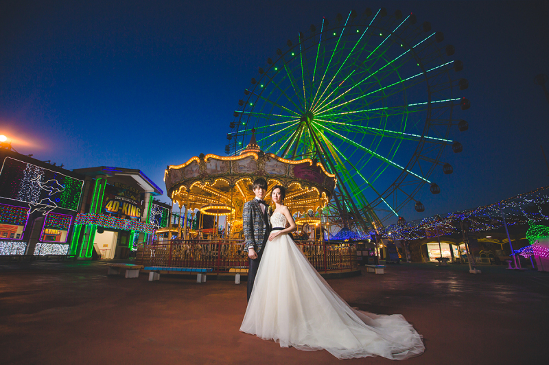 夕暮れ空と観覧車