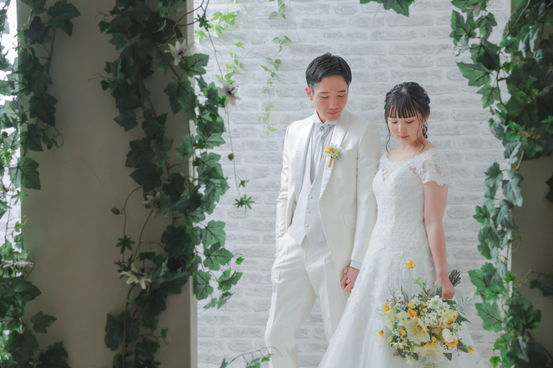 目線を落として。