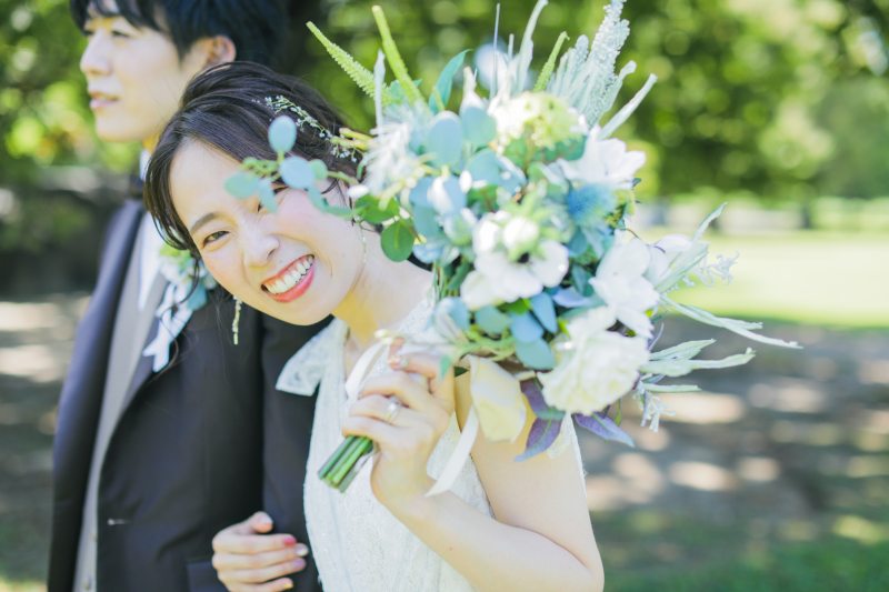 ブーケからチラリ