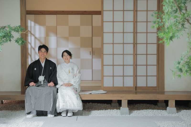 縁側で寄り添い