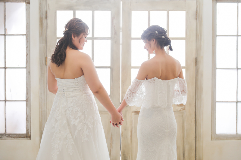 仲良く手を繋いで！