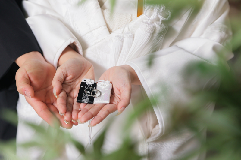 お守りと指輪！