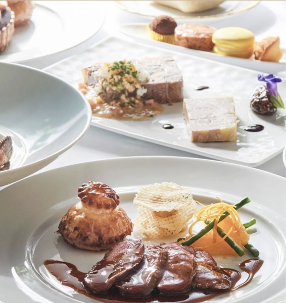 ひらまつスペシャルコラボ 和装・洋装スタジオ+食事【基本料金+全データ/美肌加工付き!】