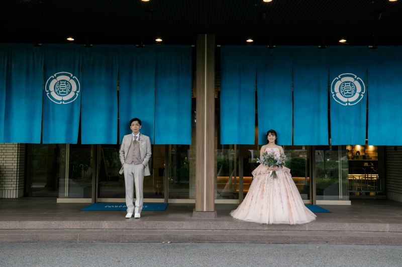 長良川清流ホテルの玄関で撮影を