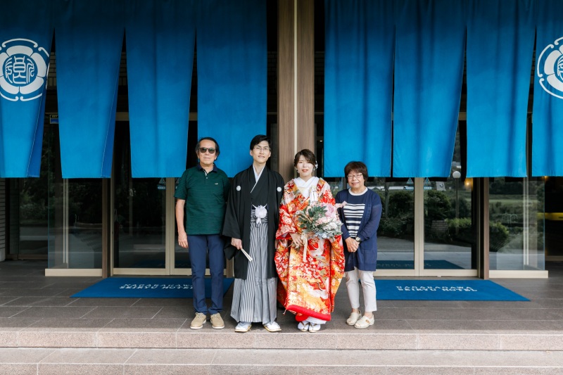 前撮りの撮影場所の玄関で