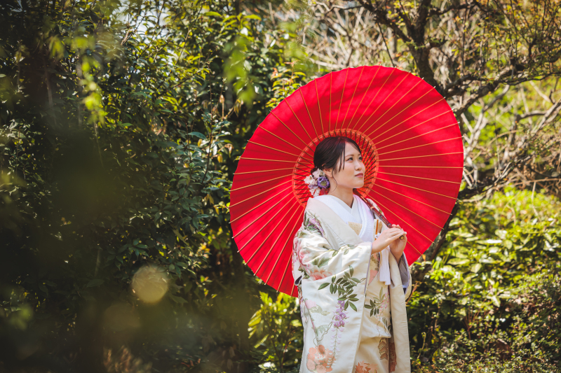 光降り注ぐなか煌めく花嫁様
