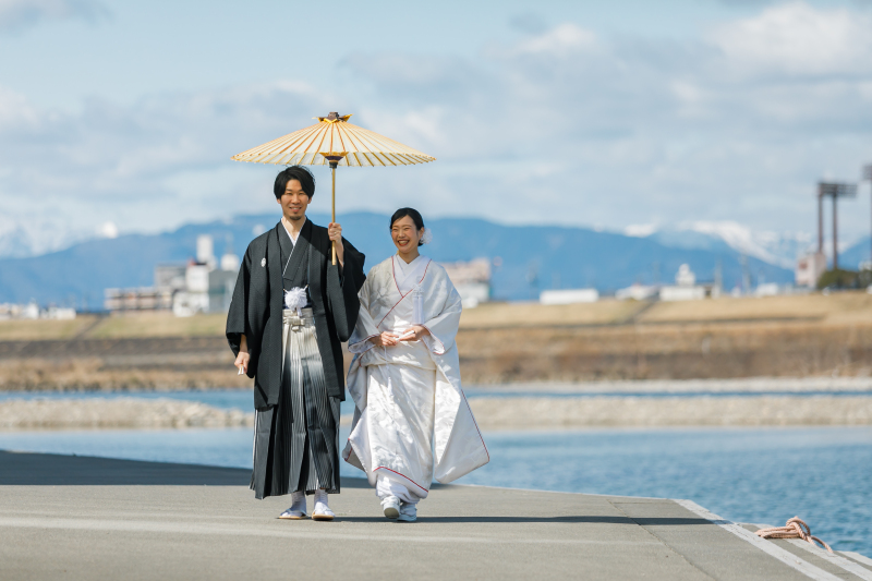 白無垢で様々な表情を