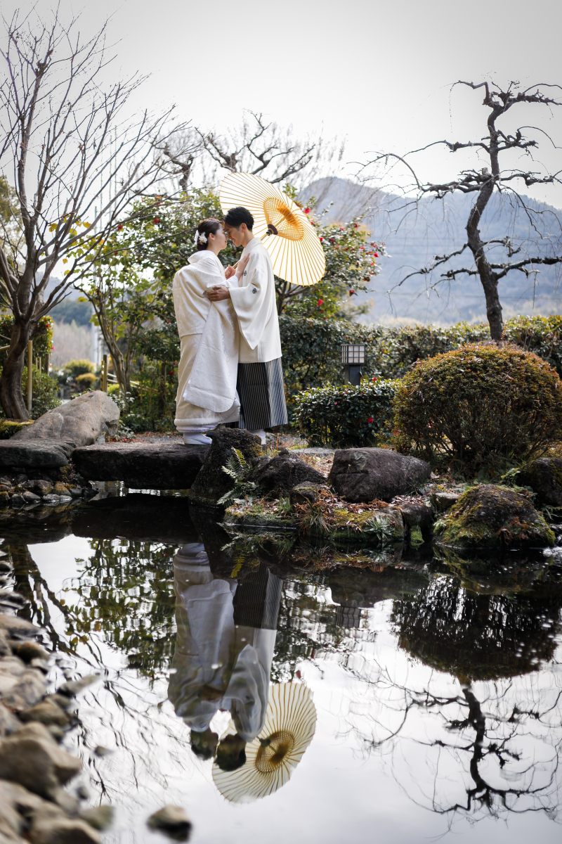 池の反射も利用して幻想的なお写真に