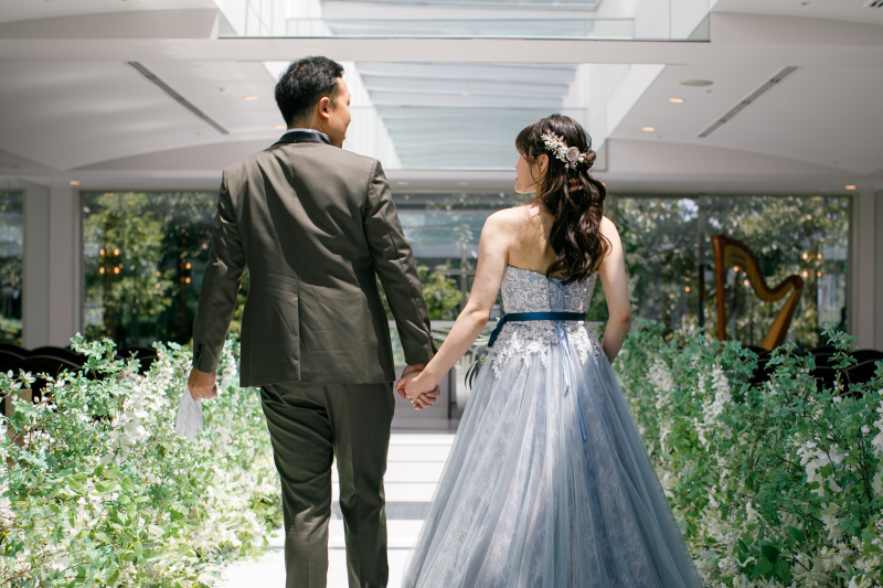 チャペルで手をつないで