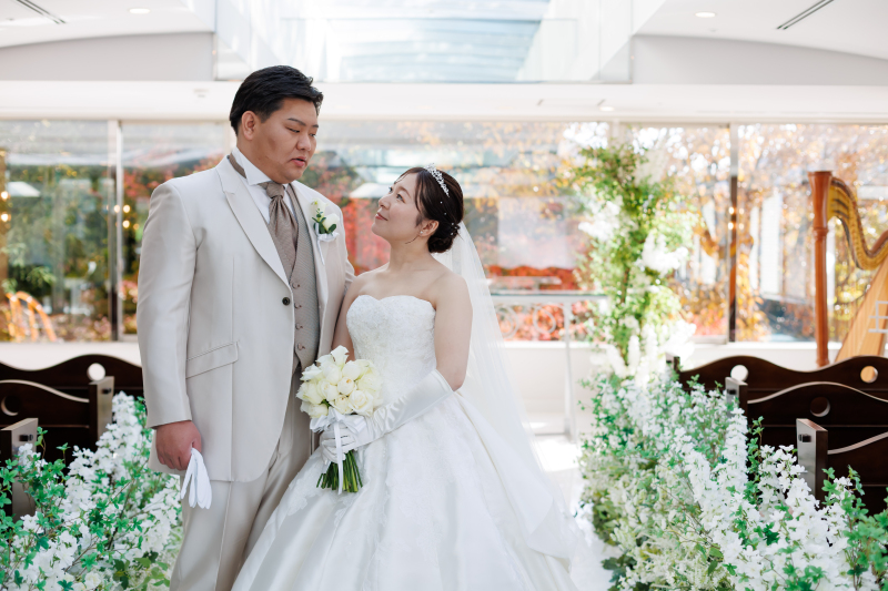 光が燦燦と降り注ぐ中