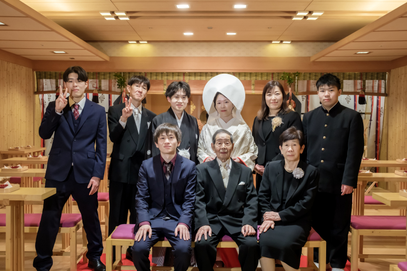 様々なスポットでご親族様と撮影