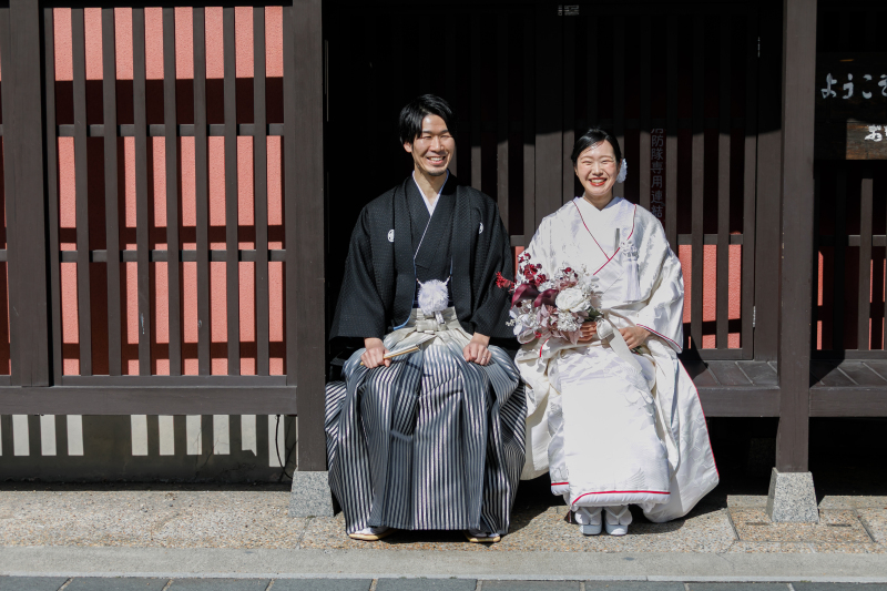 川原町の街並みを背景に
