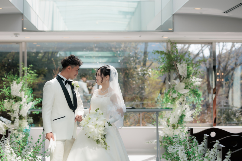 緑が映えるチャペルでの一枚