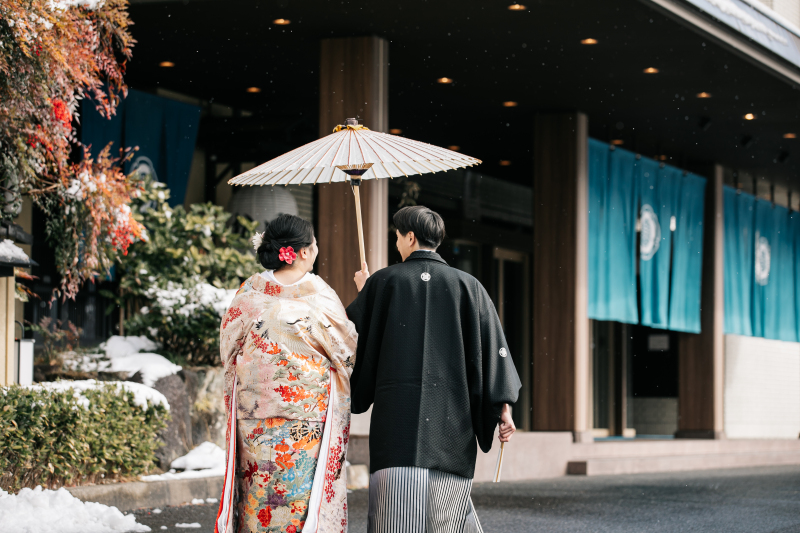 自然体なおふたりの後ろ姿