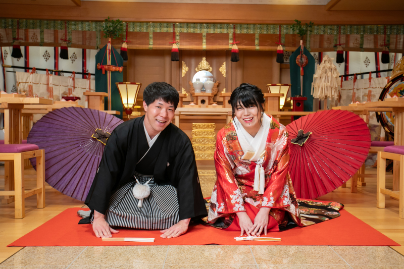 館内神殿でのお辞儀ショット
