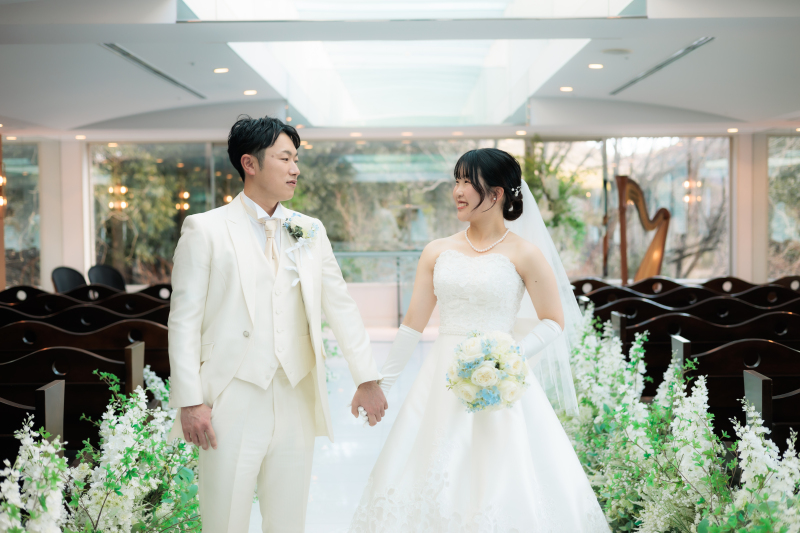 輝くチャペルにて華やかな撮影