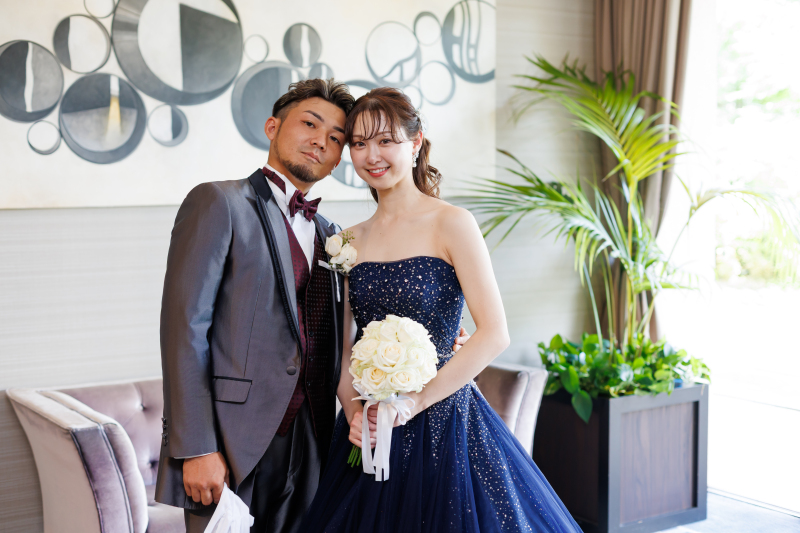 シックなブルーが一層華やかに