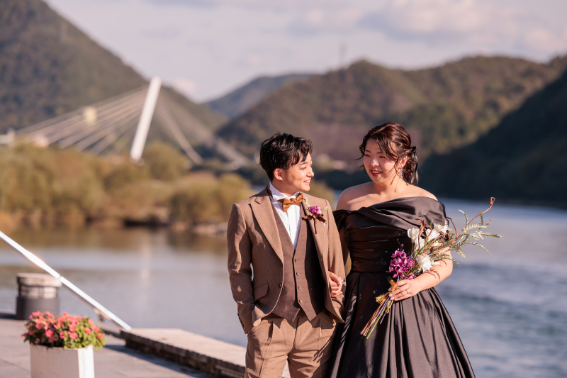 鵜飼大橋を背景に