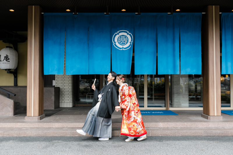 暖簾前で楽しさ伝わる1枚を