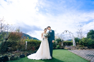 門出を祝う鐘と共にガーデンでの撮影はいかがでしょう