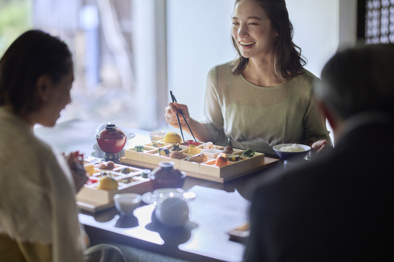 STYLE+岐阜・長良川_会食ができる