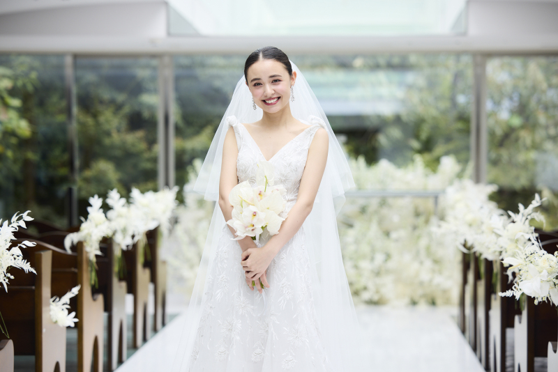 自然溢れるチャペルは様々なドレスを美しく彩ります