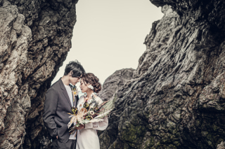 切り立つ岩肌が大人かっこいい一枚に仕上がっています