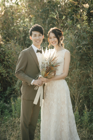 季節感を大事にし、緑豊かな印象のフォトウェディング