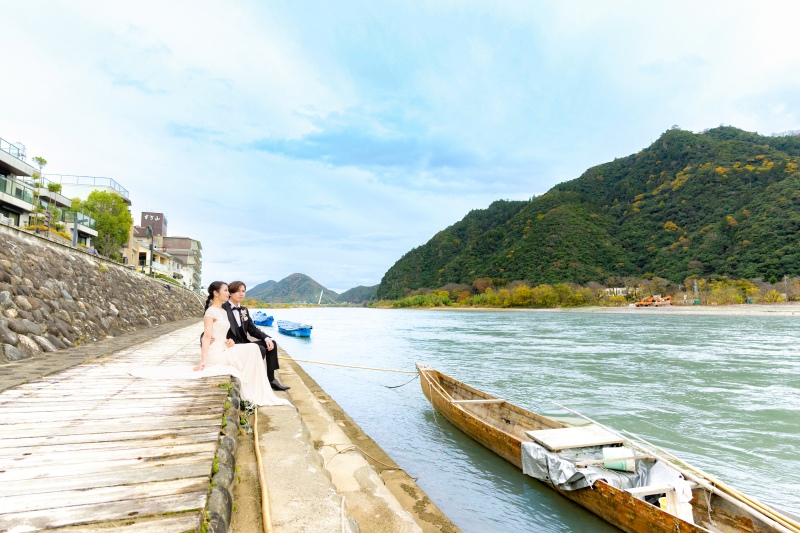 【洋装】清流長良川と共に撮影ができるフォトスポット【長良川プロムナード】と【館内】撮影の欲張りコース