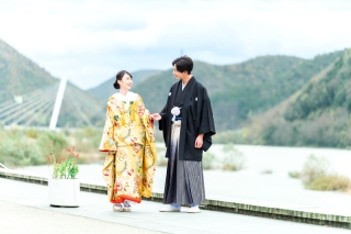 【和装】厳かな雰囲気の【館内神殿】と長良川の清流と撮影する【長良川プロムナード】の両方で撮影する欲張りコース