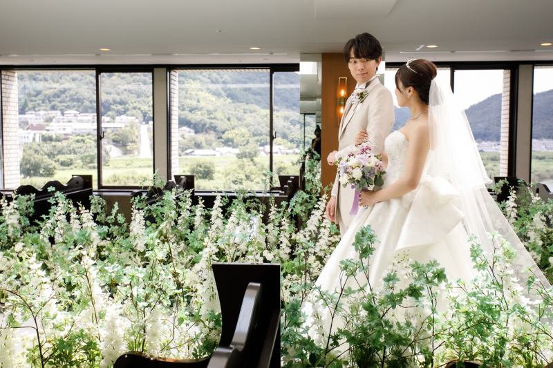 【洋装】長良川清流ホテルの館内と光あふれるチャペルでの撮影【館内スタジオ＋チャペル撮影コース】