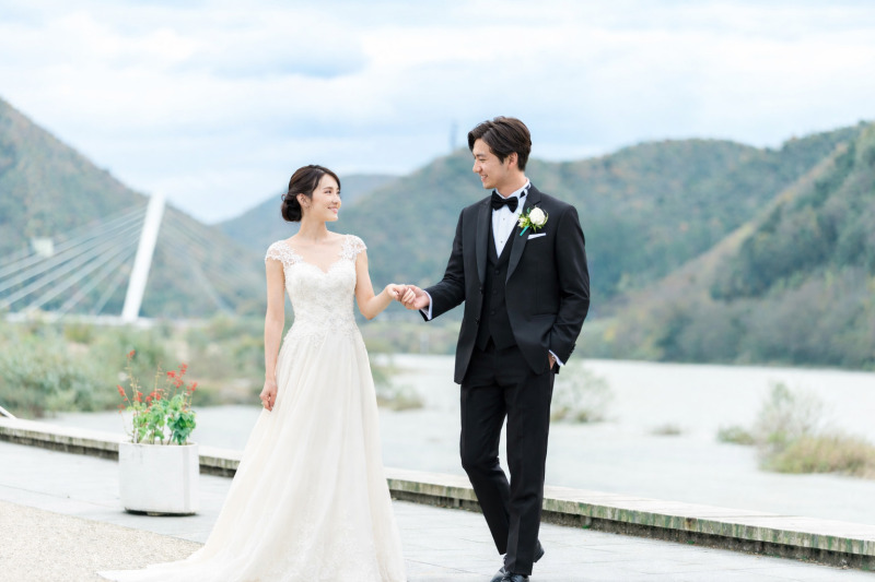 【洋装】清流長良川と共に撮影ができるフォトスポット【長良川プロムナード】と【館内】撮影の欲張りコース