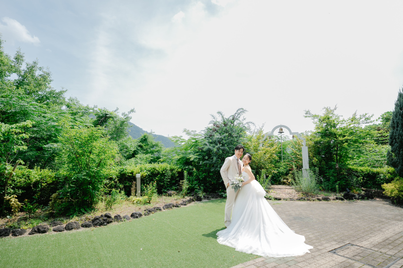 【洋装】清流長良川と共に撮影ができるフォトスポット【長良川プロムナード】と【館内】撮影の欲張りコース