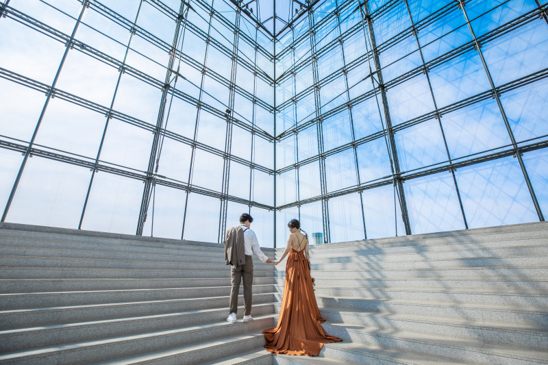 ガラスのピラミッド内で