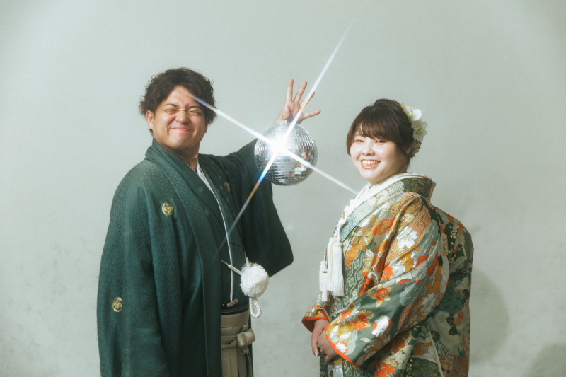 スタジオでポップな雰囲気で和装撮影