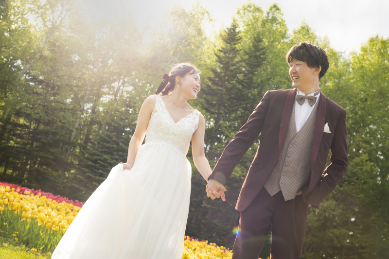 お二人の好きな黄色いチューリップと共に