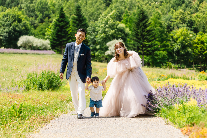 今度は家族で仲よくお散歩