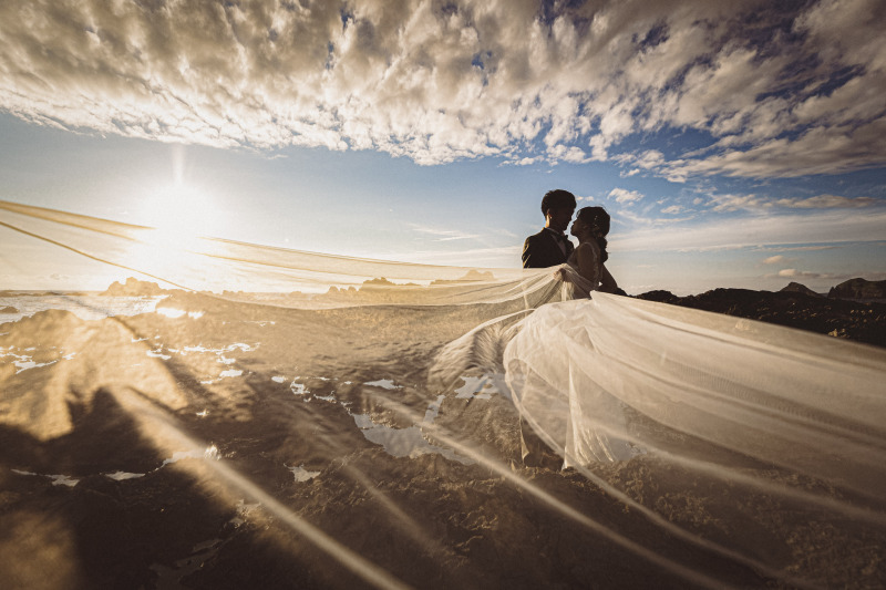 広い空の下、青い積丹の海で