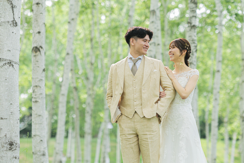 前田森林公園の緑の中でウェディングフォトを。