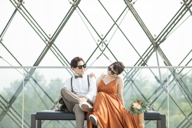 サングラスをかけて…