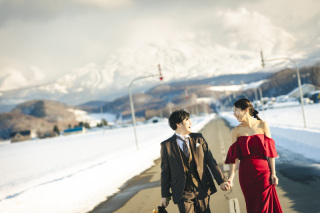 西陽に照らされるお二人と北の大地