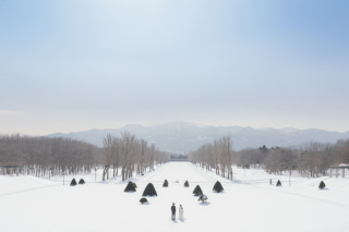 ロケーションフォトならではの広い構図で北海道ならではの雪と広大な土地を表現してみました！