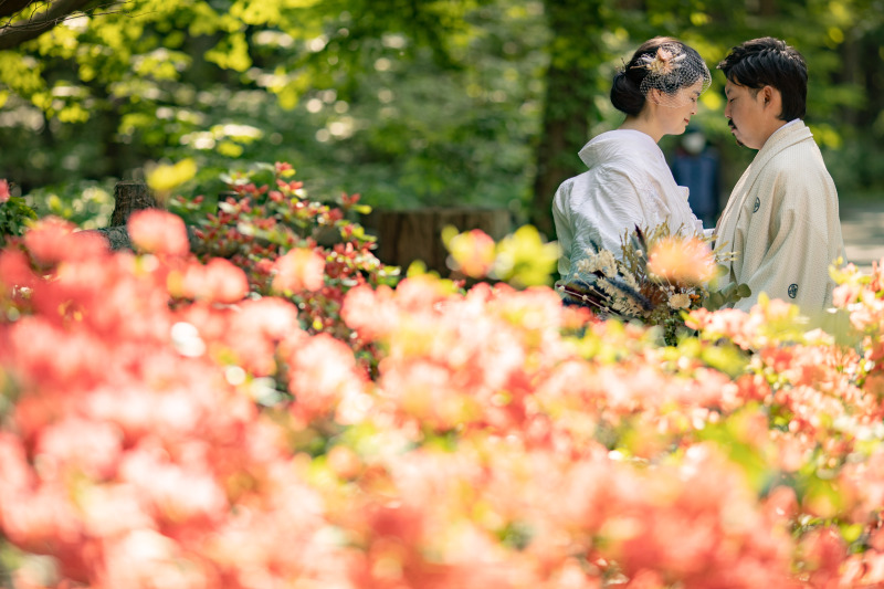 お花が二人の魅力を引き立てています