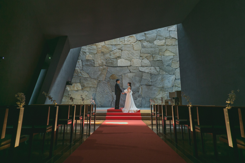 石壁のチャペルで