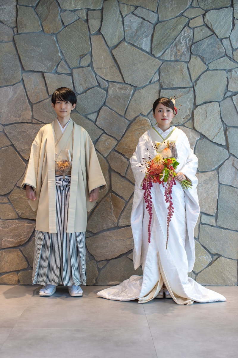 白無垢と印象的なブーケが映える