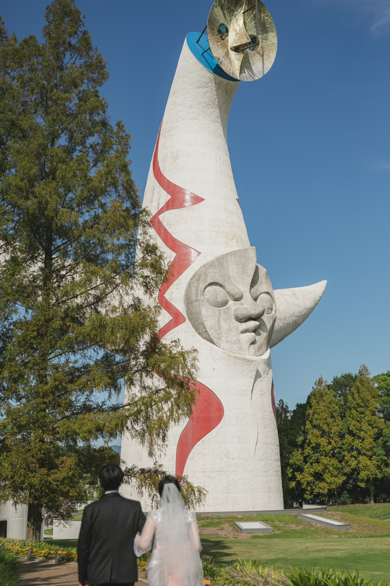 色々な角度の太陽の塔といっしょに。